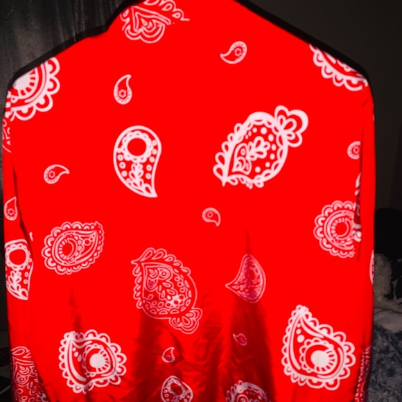 ❌(SOLD ELSEWHERE)❌
Sz.M Red&White Bandanna Pattern Forever 21 Hoody - Picture 3 of 7